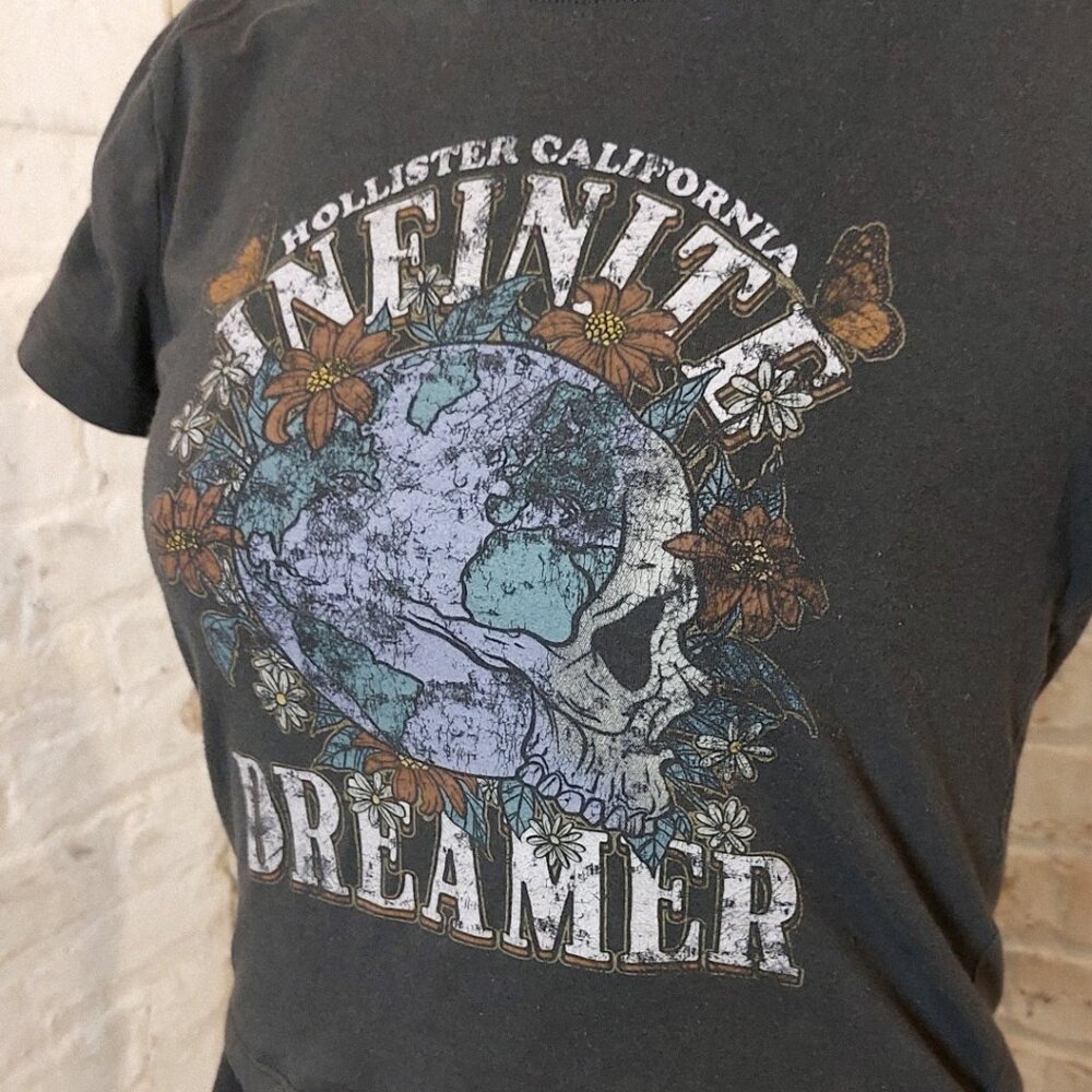 Hollister Infinite Dreamer Skull Baby Tee